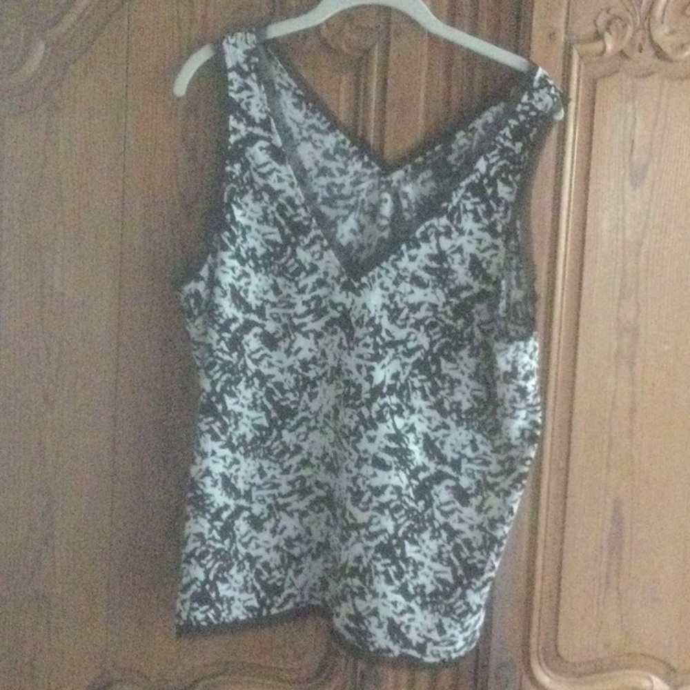 Poly satin shell/ black and cream abstract print